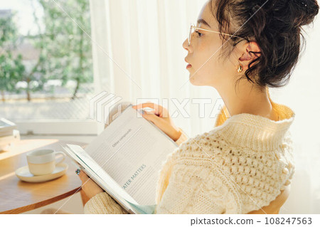 看書的女人 108247563