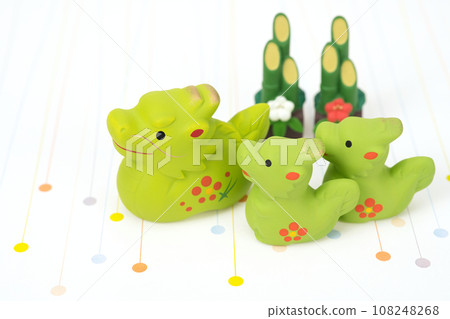 Year of the Dragon New Year's card material Green dragon parent and child and Kadomatsu 108248268