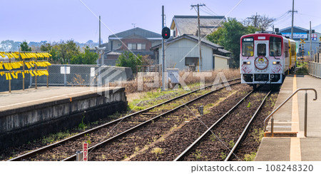 Scenery inside the station building Shimabara Railway Daisan Higashi is an unmanned station (Daisan Higashi Station) where the Ariake Sea stretches out directly behind the station building. Scenery inside the station building Shimabara Railway Daisan Higashi is an unmanned station (Daisan Higashi Station) where the Ariake Sea stretches out directly behind the station building. 108248320