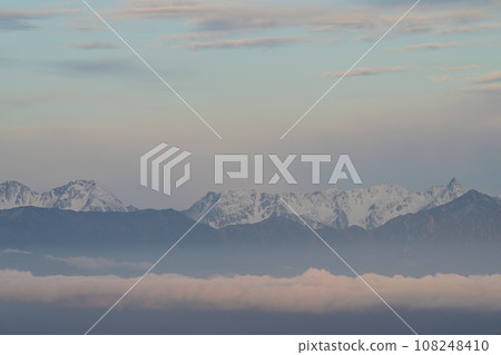 從牛伏山牛原看北阿爾卑斯山的黎明 108248410