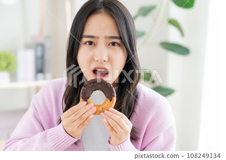 吃多福餅的一個少婦 吃多福餅的一個少婦 108249134