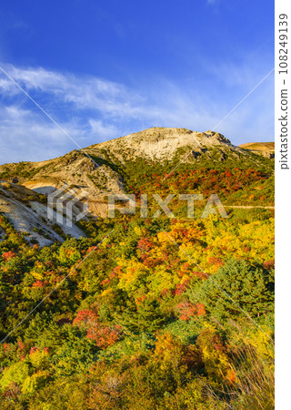 Spectacular views from Issekyoyama and Bandai Azuma Skyline during the autumn foliage season 108249139
