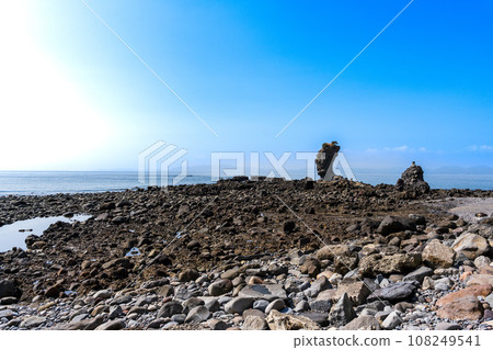 Futagoiwa，一座熔岩塔和以海洋為背景的岩石景觀，是長崎縣南島原市的旅遊勝地 108249541