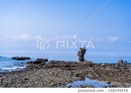 Futagoiwa, a lava tower and rocky landscape with the ocean in the background, a tourist spot in Minamishimabara City, Nagasaki Prefecture 108249549