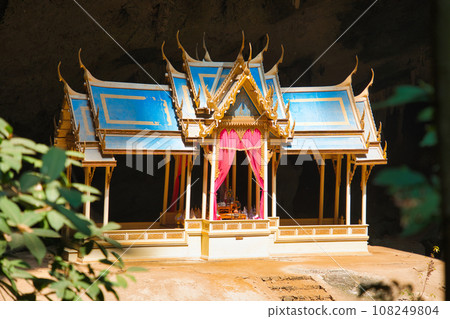 神秘的 Prayanakorn 洞穴，巴蜀府，基里汗，泰國 108249804