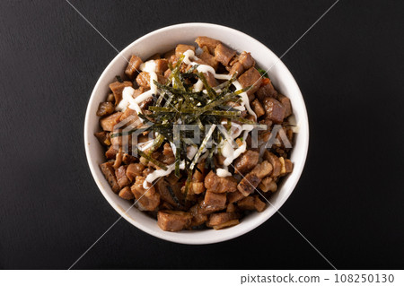 Chopped chashu rice bowl 108250130
