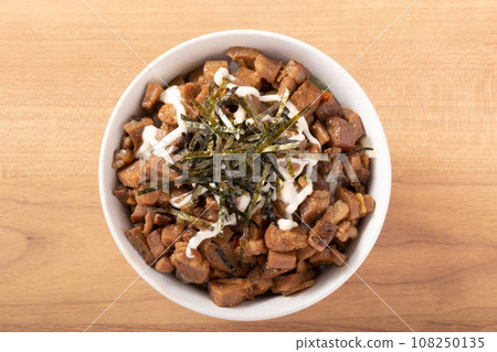 Chopped chashu rice bowl 108250135