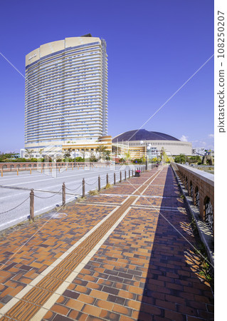 Popular tourist destinations in Fukuoka: Hilton Fukuoka Sea Hawk Hotel and Fukuoka PayPay Dome (Fukuoka City, Fukuoka Prefecture) Popular tourist destinations in Fukuoka: Hilton Fukuoka Sea Hawk Hotel and Fukuoka PayPay Dome (Fukuoka City, Fukuoka Prefecture) 108250207