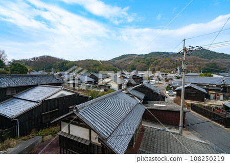 [Important Preservation District for Groups of Traditional Buildings] Kasashima Village 1 seen from the hillside of Higashiyama, Honjima, Marugame City, Kagawa Prefecture 108250219