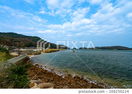 [Important Preservation District for Groups of Traditional Buildings] Kasashima Coastline, Main Island, Marugame City, Kagawa Prefecture 108250224