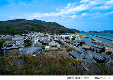 [Important Preservation District for Groups of Traditional Buildings] Kasashima Village 3 seen from the Higashiyama mountainside Main island, Marugame City, Kagawa Prefecture 108250225