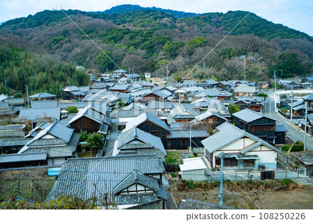 [Important Preservation District for Groups of Traditional Buildings] Kasashima Village 4 seen from the hillside of Higashiyama, Honjima, Marugame City, Kagawa Prefecture 108250226