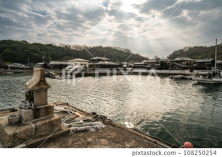 [Important Preservation District for Groups of Traditional Buildings] Kasashima Port Scenery 6 Honjima, Marugame City, Kagawa Prefecture 108250254