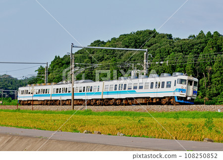 Hokuriku Main Line Hosorogi-Awara Onsen JR West 413 series B05 formation (Kanazawa) Hokuriku Main Line Hosorogi-Awara Onsen JR West 413 series B05 formation (Kanazawa) 108250852