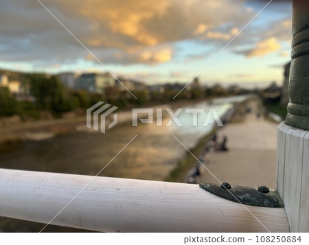 Sanjo Ohashi Bridge colored by the setting sun 108250884