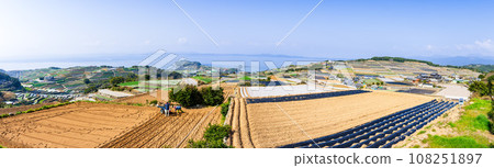 Tanahata Observation Deck Dandanhata, Nagasaki Prefecture Panoramic scenery seen from the tourist spot (Minamikushiyama-cho, Unzen City, Nagasaki Prefecture) 108251897