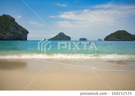 Spectacular scenery - Ang Thong Islands, Koh Samui in tropical Thailand Spectacular scenery - Ang Thong Islands, Koh Samui in tropical Thailand 108252535