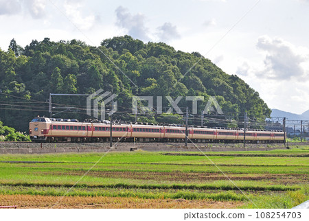 北陸本線蘆原溫泉~細木 JR西日本485系A02編組(京都)雷鳥 北陸本線蘆原溫泉~細木 JR西日本485系A02編組(京都)雷鳥 108254703