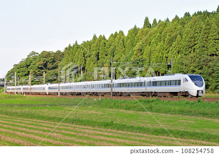 Hokuriku Main Line Daishoji-Ushinotani JR West 683 series T25+T34+T18 formation (Kanazawa) Thunderbird Hokuriku Main Line Daishoji-Ushinotani JR West 683 series T25+T34+T18 formation (Kanazawa) Thunderbird 108254758