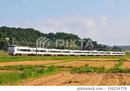 Hokuriku Main Line Daishoji-Ushinotani JR West 683 series T41+R13 formation (Kanazawa) Thunderbird Hokuriku Main Line Daishoji-Ushinotani JR West 683 series T41+R13 formation (Kanazawa) Thunderbird 108254759