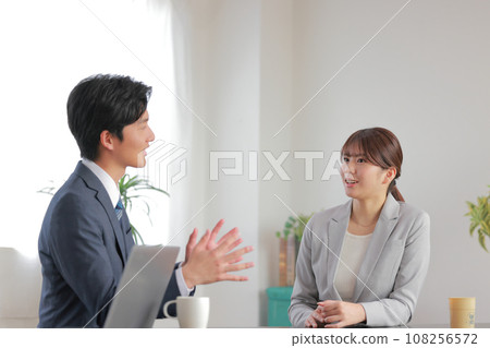 1on1_注意到老闆所說的話的女商人1 108256572