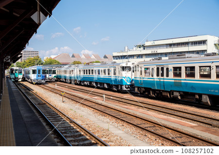[Tokushima Station] Tokushima driving station in the morning when vehicles come and go 108257102