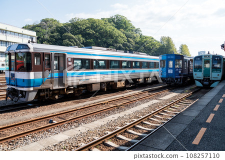 [Tokushima Station] Tokushima driving station in the morning when vehicles come and go 108257110
