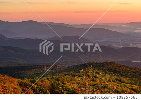 Spectacular views of the mountains bathed in the morning glow from the Bandai Azuma Skyline Spectacular views of the mountains bathed in the morning glow from the Bandai Azuma Skyline 108257565