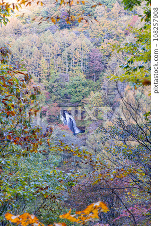 Sengataki waterfall in autumn Sengataki waterfall in autumn 108257908