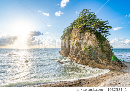 Spectacular Rock Coast - Spectacular view that combines the beauty of Matsushima and Oga - Romantic evening view Spectacular Rock Coast - Spectacular view that combines the beauty of Matsushima and Oga - Romantic evening view 108258141