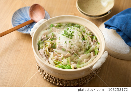 Pork belly and cabanas pine pan 108258172