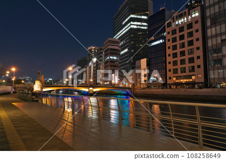 [難波橋夜景] 大阪府大阪市北區中之島 108258649