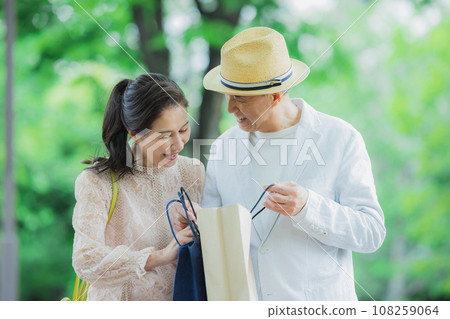 中年夫婦購物 中年夫婦購物 108259064