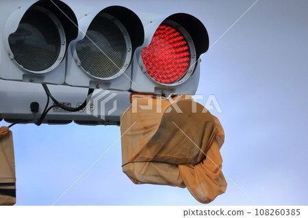 Traffic light (covered arrow signal) 108260385