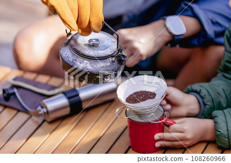 How to brew delicious coffee 108260966