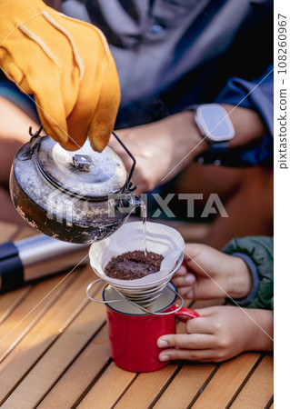 How to brew delicious coffee 108260967