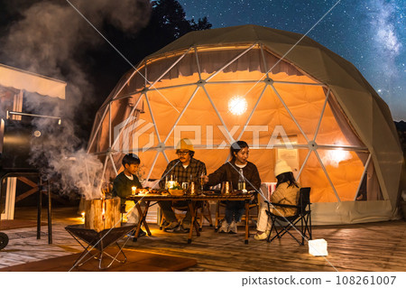 Family enjoying glamping 108261007