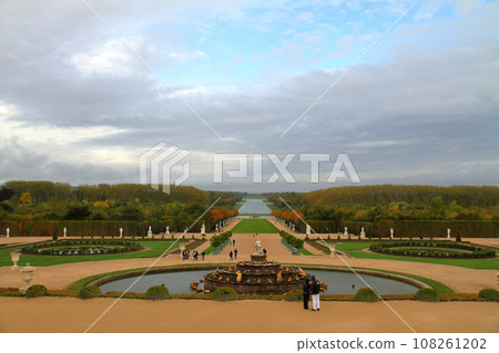 The gardens of Versailles, a world cultural heritage site on the outskirts of Paris that was the center of France's Bourbon dynasty. The gardens of Versailles, a world cultural heritage site on the outskirts of Paris that was the center of France's Bourbon dynasty. 108261202