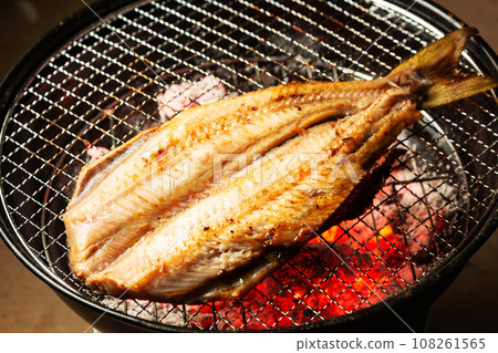 Charcoal-grilled striped hockey 108261565