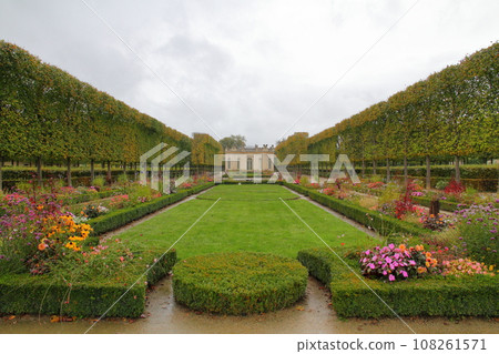 凡爾賽宮的小特里亞農宮花園，位於巴黎郊區的世界文化遺產，是法國波旁王朝的中心。 108261571