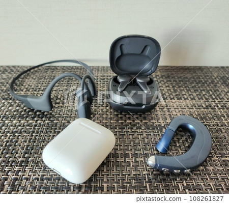 Wireless earphone 108261827