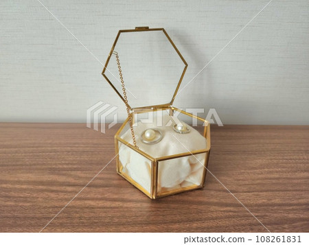 wedding ring in a case 108261831