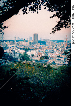 The cityscape seen beyond the city 108261963