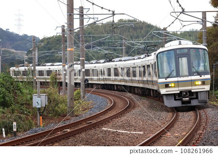 [JR West Japan] Series 221 “Yamatoji Rapid” (Yamato Line: Misato Station) 108261966