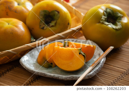 Taishu persimmon (4) Taishu persimmon (4) 108262203