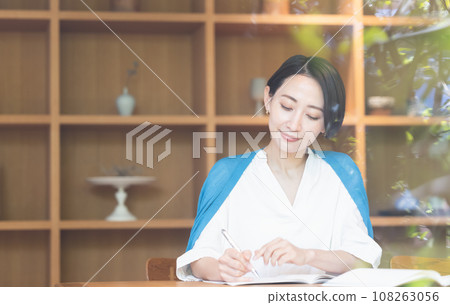 Middle-aged woman studying at home Middle-aged woman studying at home 108263056