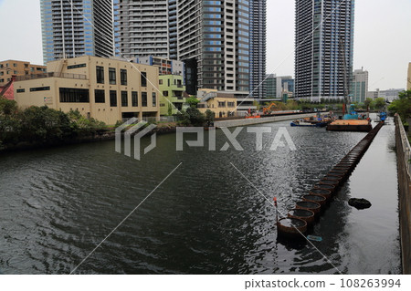 月島運河和高層公寓大樓 月島運河和高層公寓大樓 108263994