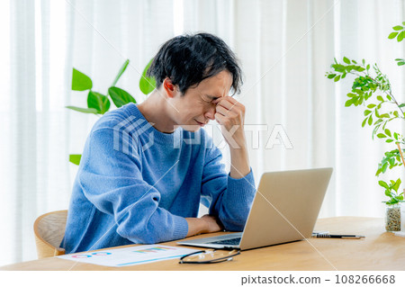 中年男子擔心遠距辦公 108266668