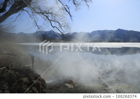 北海道弟子屈町砂湯的春天景色 108268374