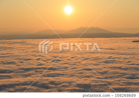 北海道津別峠的清晨與雲海 北海道津別峠的清晨與雲海 108268689